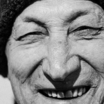 Человек адаптируется к жизненным переменам с мудростью опыта