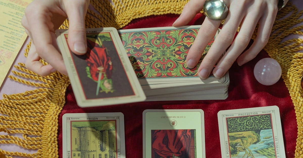 Мистическая атмосфера предсказания судьбы с кристальным шаром